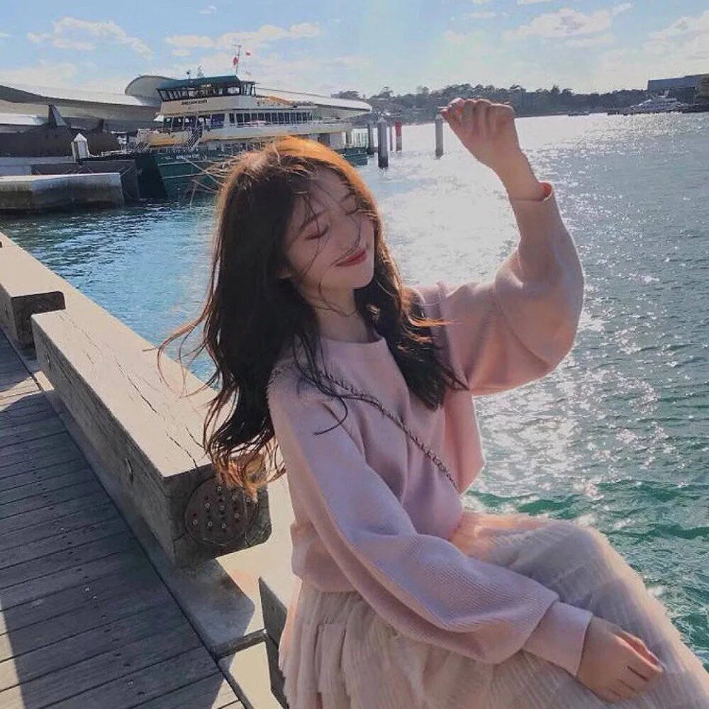《圆月迷离花》海报